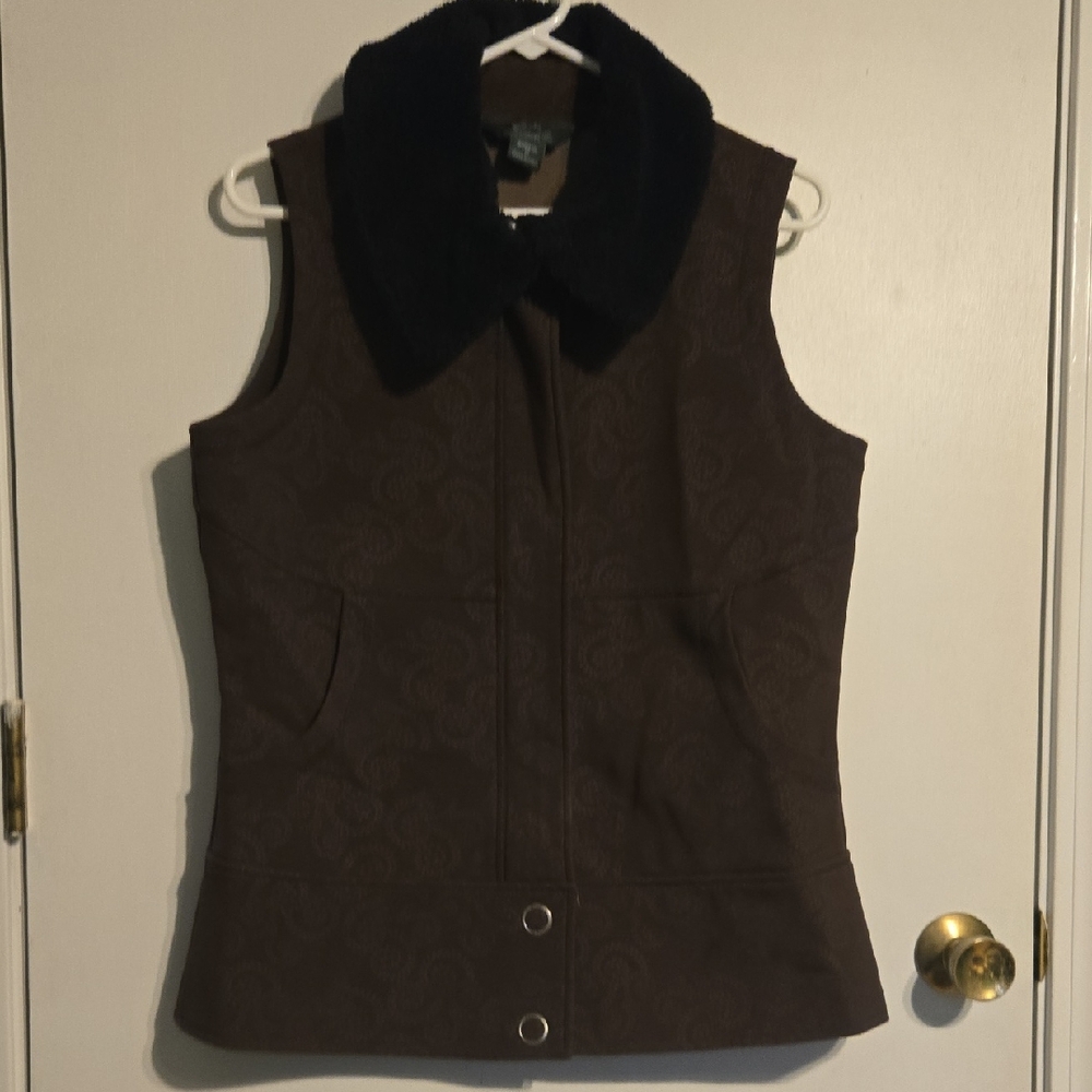 Woolrich Dark Brown Vest with Black Collar